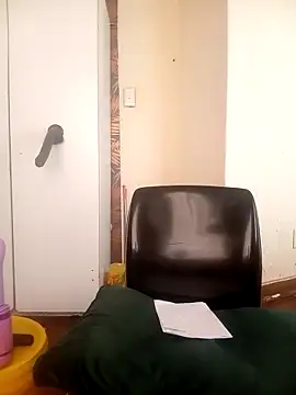 Snapshot of naughty_horny_bitch chatting on 04/10/26, 07:35 naughty horny bitch online show from 04/10/26, 07:35