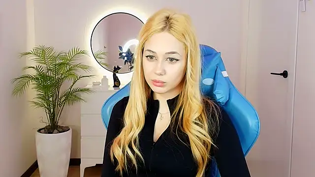 Snapshot of _K1sa_ chatting on 12/02/25, 08:30 K1sa online show from 12/02/25, 08:30