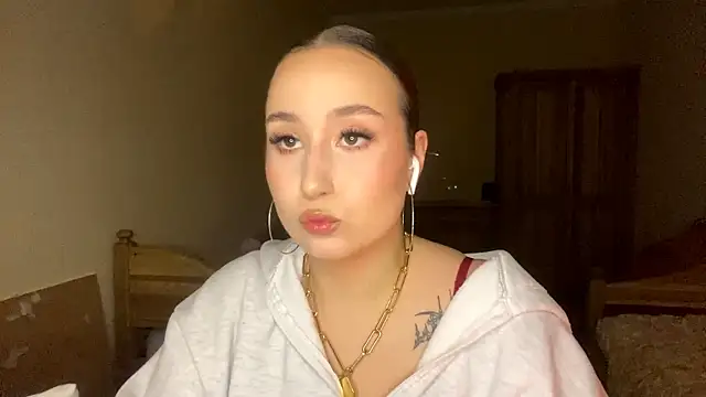 Snapshot of SimCiting chatting on 12/01/25, 01:38 SimCiting online show from 12/01/25, 01:38