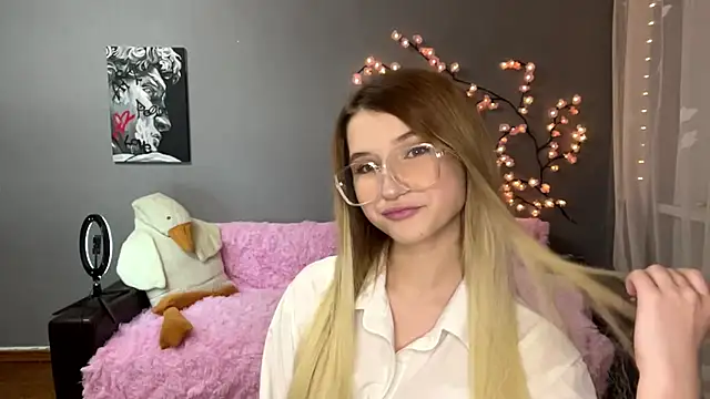 VikkiWittel online show from 12/14/25, 04:01