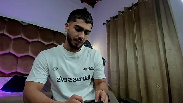 Franco banderas online show from 02/17/26, 11:40