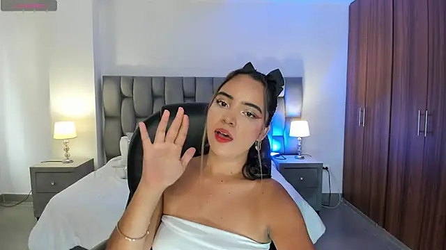Snapshot of alana_martiins chatting on 04/15/26, 07:21 alana martiins online show from 04/15/26, 07:21