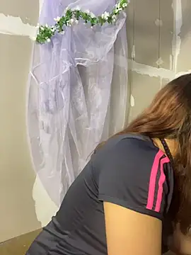 Snapshot of dakota021 chatting on 04/02/26, 12:30 dakota021 online show from 04/02/26, 12:30