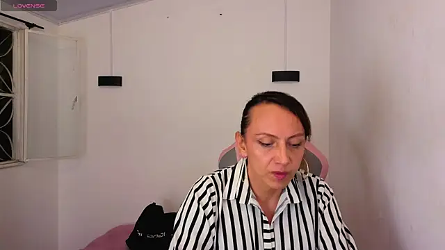 Ivonne ferrer   online show from 12/02/25, 03:12