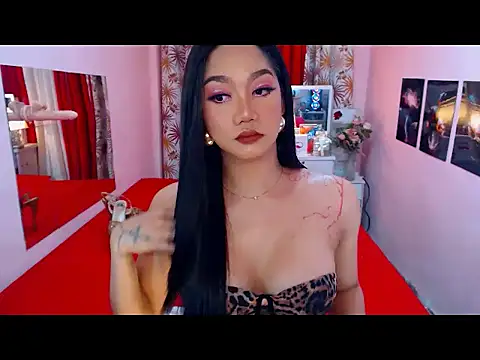 Snapshot of UrScreenGoddess chatting on 06/05/26, 12:17 UrScreenGoddess online show from 06/05/26, 12:17