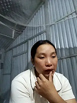 Snapshot of Evelyn-n chatting on 04/30/26, 12:22 Evelyn-n online show from 04/30/26, 12:22