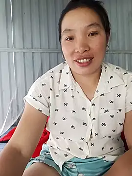 Snapshot of Evelyn-n chatting on 05/05/26, 05:15 Evelyn-n online show from 05/05/26, 05:15