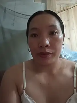 Snapshot of Evelyn-n chatting on 06/13/26, 01:31 Evelyn-n online show from 06/13/26, 01:31