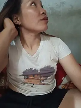 Snapshot of Evelyn-n chatting on 07/20/26, 06:28 Evelyn-n online show from 07/20/26, 06:28