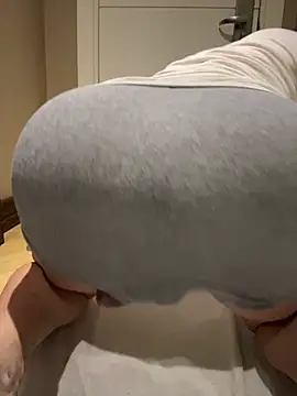 Snapshot of tbgs chatting on 01/18/26, 04:11 tbgs online show from 01/18/26, 04:11