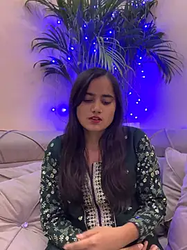 Snapshot of cute-kh chatting on 12/01/25, 07:13 cute-kh online show from 12/01/25, 07:13