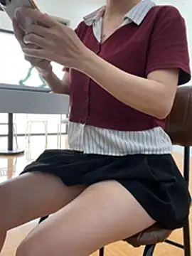 Snapshot of Aiko-Office chatting on 04/22/26, 05:32 Aiko-Office online show from 04/22/26, 05:32