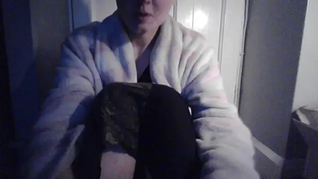 Amy01112 online show from 12/17/25, 03:40