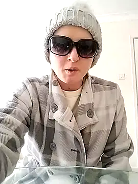 Snapshot of Amy01112 chatting on 04/20/26, 02:20 Amy01112 online show from 04/20/26, 02:20