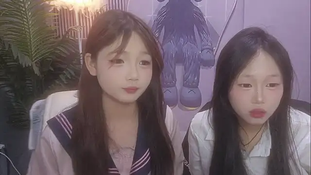 Snapshot of AA-HH-AA chatting on 12/01/25, 02:00 AA-HH-AA online show from 12/01/25, 02:00