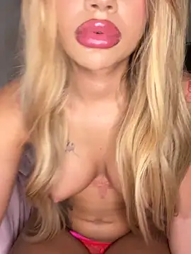 Snapshot of Danielaa_2005 chatting on 02/23/26, 05:10 Danielaa 2005 online show from 02/23/26, 05:10