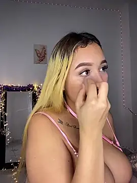 Snapshot of Jazmin_kithana chatting on 03/21/26, 03:22 Jazmin kithana online show from 03/21/26, 03:22