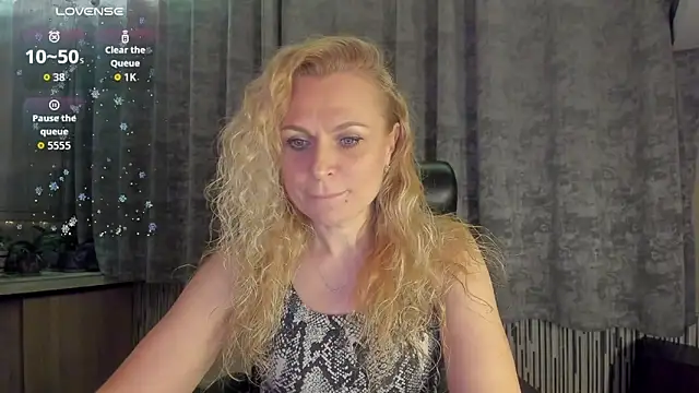 Snapshot of LanaLight_x chatting on 03/03/26, 05:08 LanaLight x online show from 03/03/26, 05:08