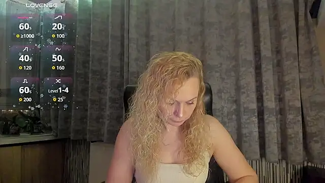 Snapshot of LanaLight_x chatting on 04/10/26, 08:35 LanaLight x online show from 04/10/26, 08:35