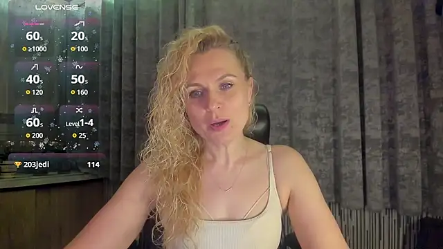 Snapshot of LanaLight_x chatting on 04/13/26, 08:14 LanaLight x online show from 04/13/26, 08:14