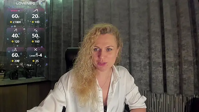 Snapshot of LanaLight_x chatting on 04/20/26, 09:49 LanaLight x online show from 04/20/26, 09:49