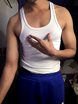 Snapshot of fitboy_xxx chatting on 12/03/25, 08:29 fitboy xxx online show from 12/03/25, 08:29