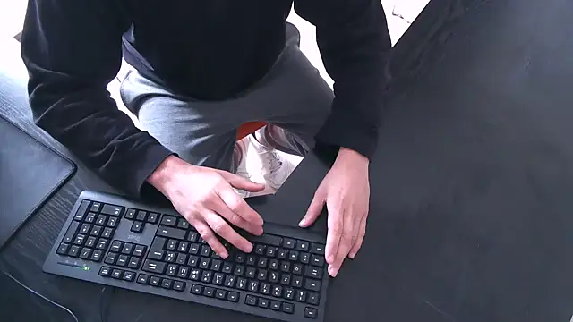 TRESBONNEBITE online show from 12/18/25, 02:34