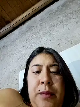 Snapshot of Estefanny_Lolyy chatting on 04/17/26, 05:21 Estefanny Lolyy online show from 04/17/26, 05:21