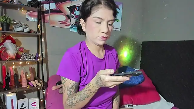 Snapshot of Shadia_Squirt chatting on 10/21/25, 02:45 Shadia Squirt online show from 10/21/25, 02:45