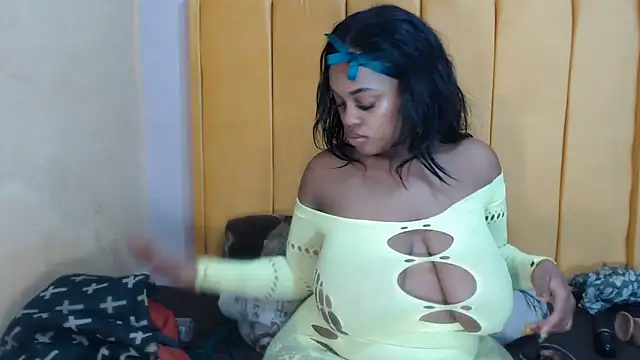 Snapshot of SexyHarleyBlack chatting on 06/18/26, 01:37 SexyHarleyBlack online show from 06/18/26, 01:37