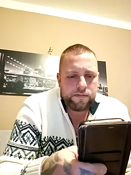 Snapshot of Chiemsee610 chatting on 12/02/25, 07:42 Chiemsee610 online show from 12/02/25, 07:42