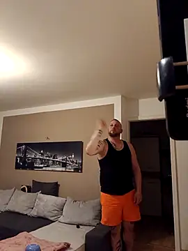 Snapshot of Chiemsee610 chatting on 04/13/26, 06:35 Chiemsee610 online show from 04/13/26, 06:35