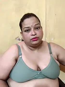 Snapshot of Sexey-Model21 chatting on 04/23/26, 01:35 Sexey-Model21 online show from 04/23/26, 01:35