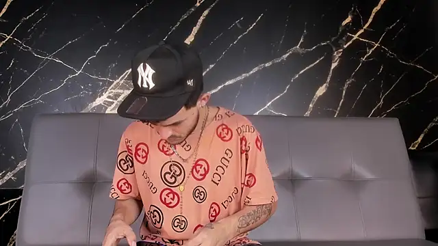 Snapshot of master_king_777 chatting on 12/02/25, 01:39 master king 777 online show from 12/02/25, 01:39