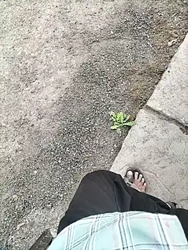 Snapshot of slimmicute chatting on 12/15/25, 11:47 slimmicute online show from 12/15/25, 11:47