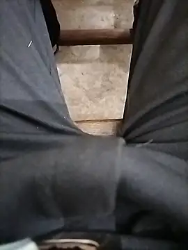 Snapshot of slimmicute chatting on 12/17/25, 01:06 slimmicute online show from 12/17/25, 01:06