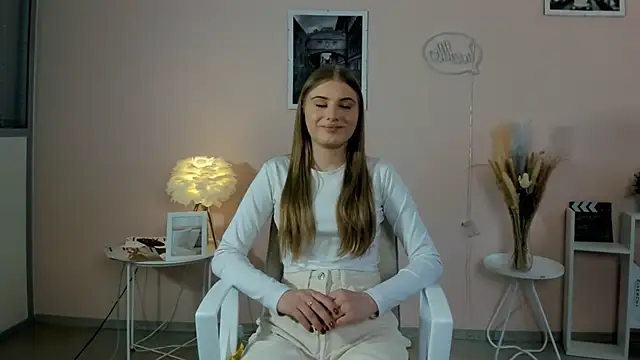 BobbyeEwell online show from 12/02/25, 06:41