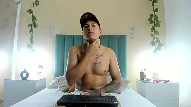 Snapshot of kaylaa_sex chatting on 02/18/26, 01:18 kaylaa sex online show from 02/18/26, 01:18