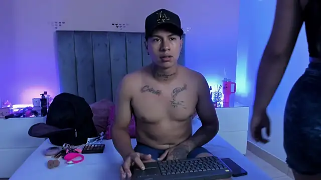 Snapshot of kaylaa_sex chatting on 03/31/26, 01:00 kaylaa sex online show from 03/31/26, 01:00