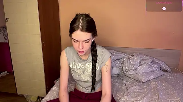 Snapshot of ElliRusk chatting on 03/05/26, 05:14 ElliRusk online show from 03/05/26, 05:14