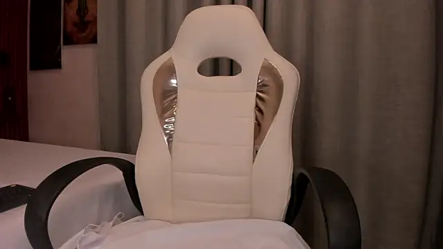 Snapshot of Miss_dare chatting on 03/17/26, 10:18 Miss dare online show from 03/17/26, 10:18