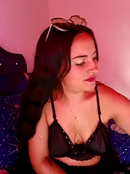 Snapshot of MisNicol chatting on 12/03/25, 08:18 MisNicol online show from 12/03/25, 08:18