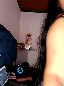 MisNicol online show from 12/04/25, 08:28