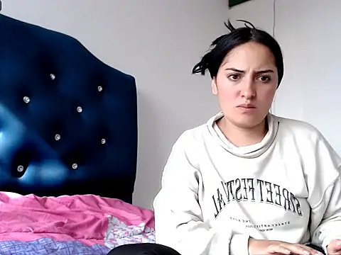 Snapshot of MisNicol chatting on 04/07/26, 01:00 MisNicol online show from 04/07/26, 01:00