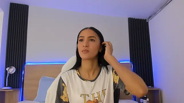 Snapshot of Samantha_luv_ chatting on 02/03/26, 03:04 Samantha luv online show from 02/03/26, 03:04