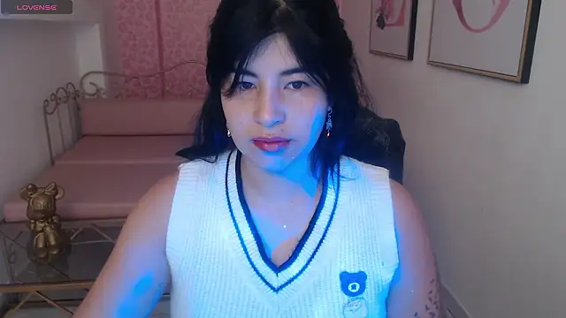 Nina harpper  online show from 01/14/26, 01:17