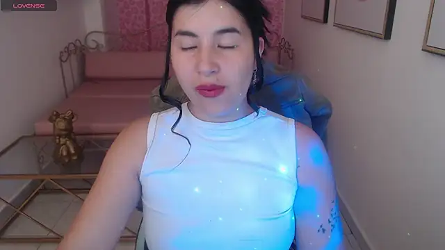 Snapshot of Nina_harpper_ chatting on 02/02/26, 12:37 Nina harpper online show from 02/02/26, 12:37