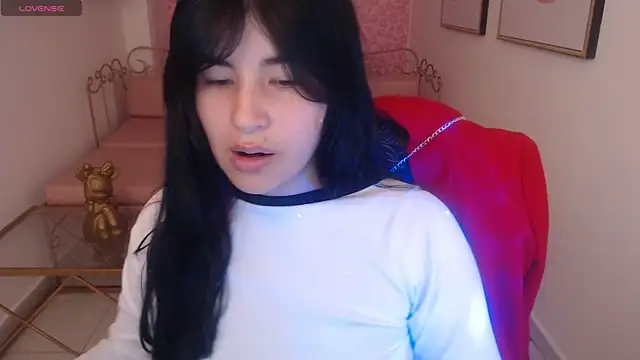 Snapshot of Nina_harpper_ chatting on 02/13/26, 12:34 Nina harpper online show from 02/13/26, 12:34