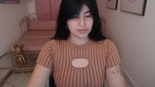 Snapshot of Nina_harpper_ chatting on 02/14/26, 01:19 Nina harpper online show from 02/14/26, 01:19