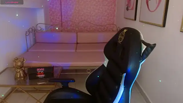 Snapshot of Nina_harpper_ chatting on 03/27/26, 01:11 Nina harpper online show from 03/27/26, 01:11